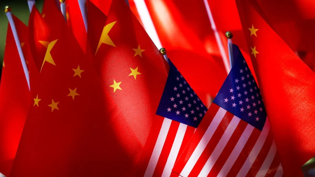 中美两国国旗并排飘扬 中美两国国旗并排飘扬